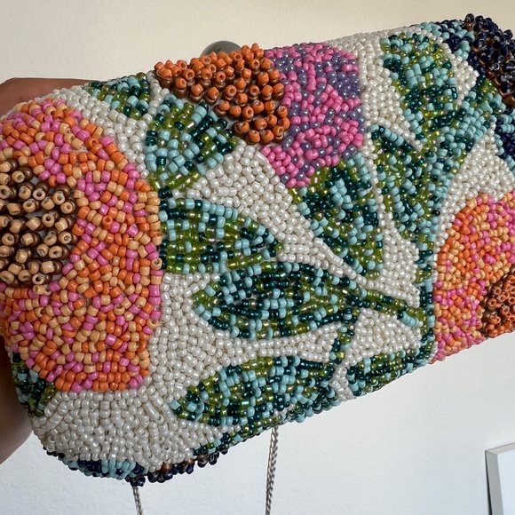 Multi-beaded clutch - Picture 13 of 16